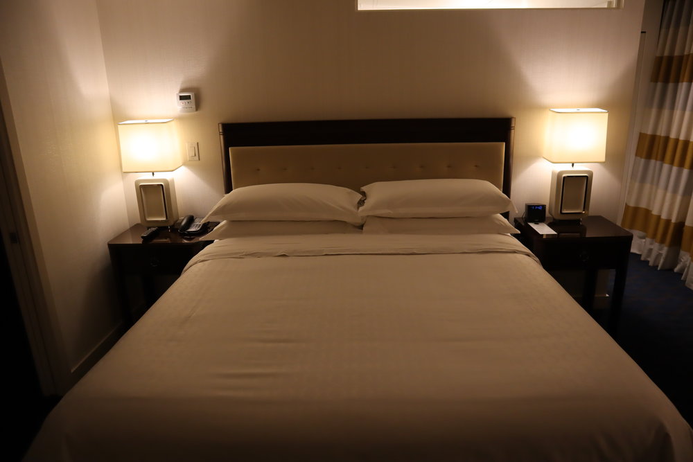 Sheraton Vancouver Wall Centre – Corner suite king bed