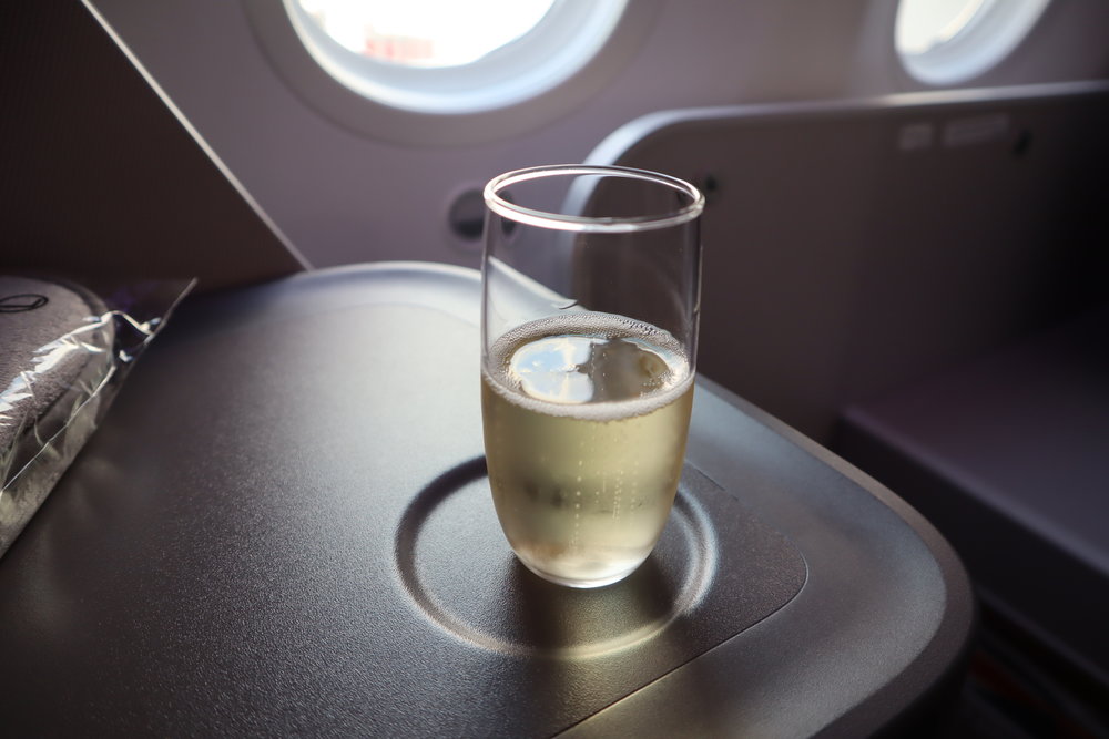 Singapore Airlines 787-10 business class – Welcome champagne