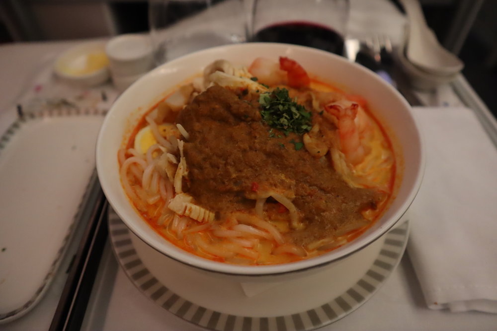 Singapore Airlines 787-10 business class – Chicken and prawn laksa