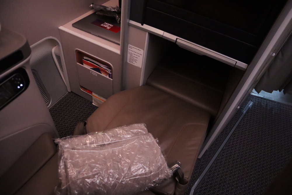 Singapore Airlines 787-10 business class – Bed