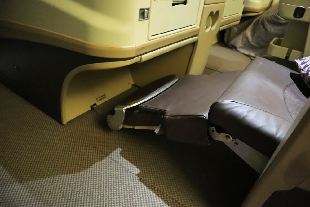 Singapore Airlines A330 business class – Angled-flat seats