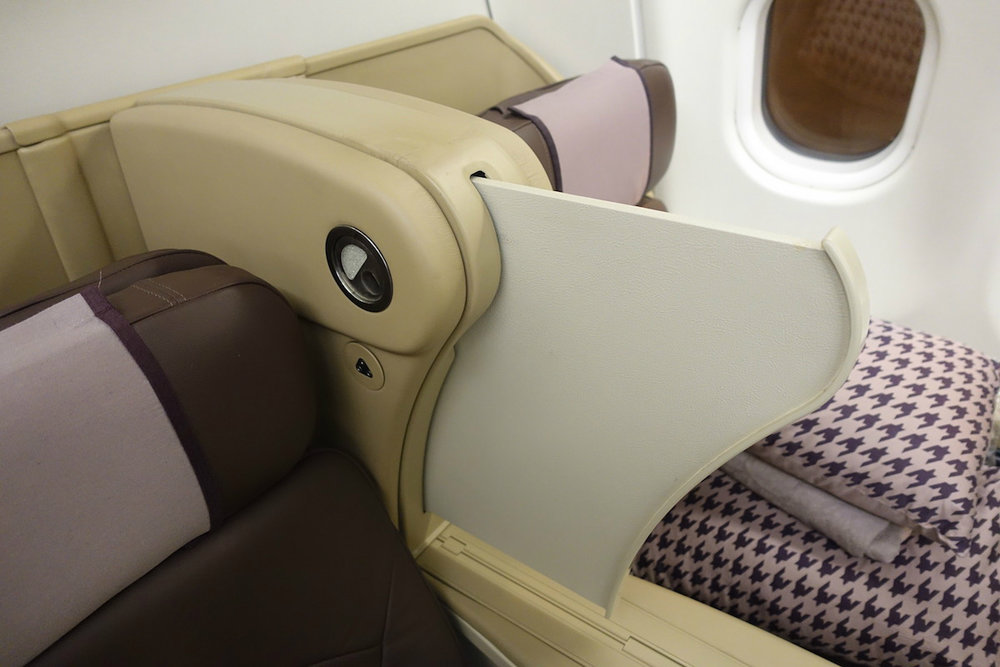 Singapore Airlines A330 business class – Privacy partition