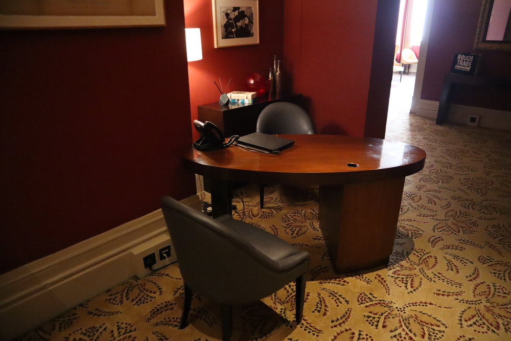 St. Pancras Renaissance Hotel London – Chambers Club concierge desk