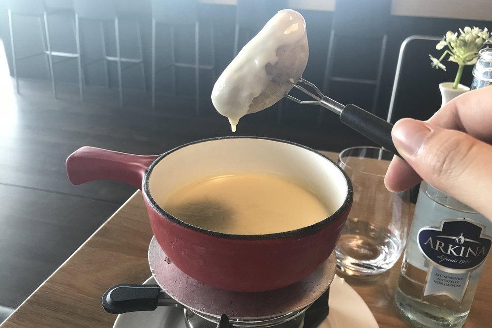 Swiss First Class Lounge Zurich – Cheese fondue