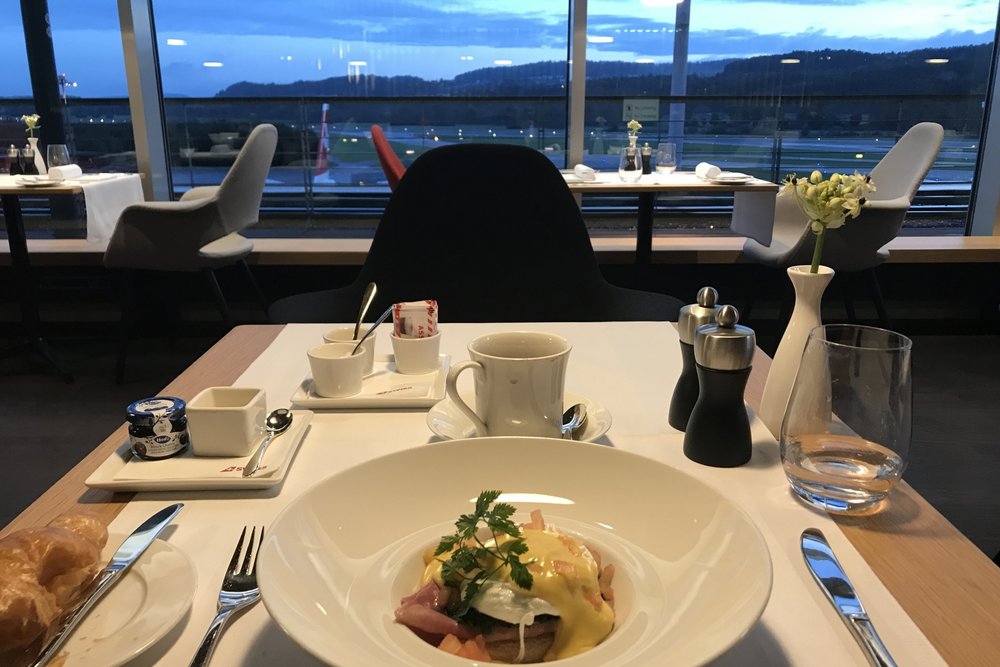 Swiss First Class Lounge Zurich – Breakfast