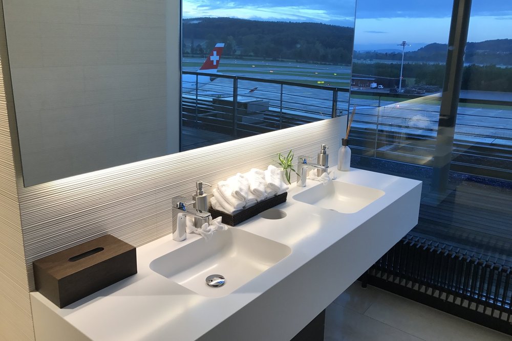 Swiss First Class Lounge Zurich – Bathroom