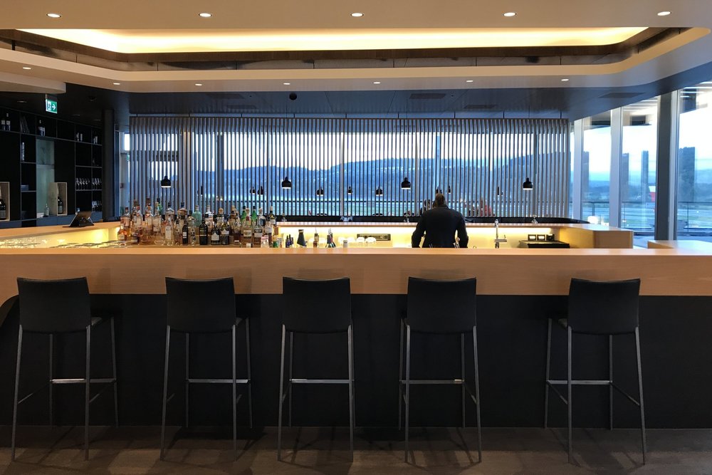 Swiss First Class Lounge Zurich – Main bar