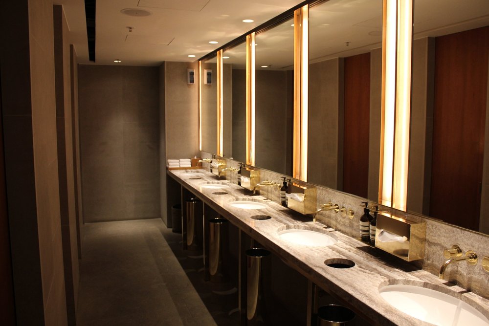 The Pier First Class Lounge by Cathay Pacific – Restroom