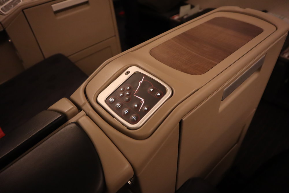 Turkish Airlines 777 business class – Seat console