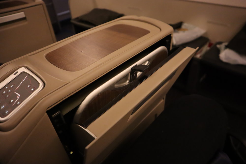 Turkish Airlines 777 business class – Tray table