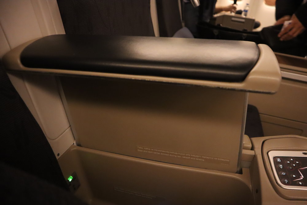 Turkish Airlines 777 business class – Armrest