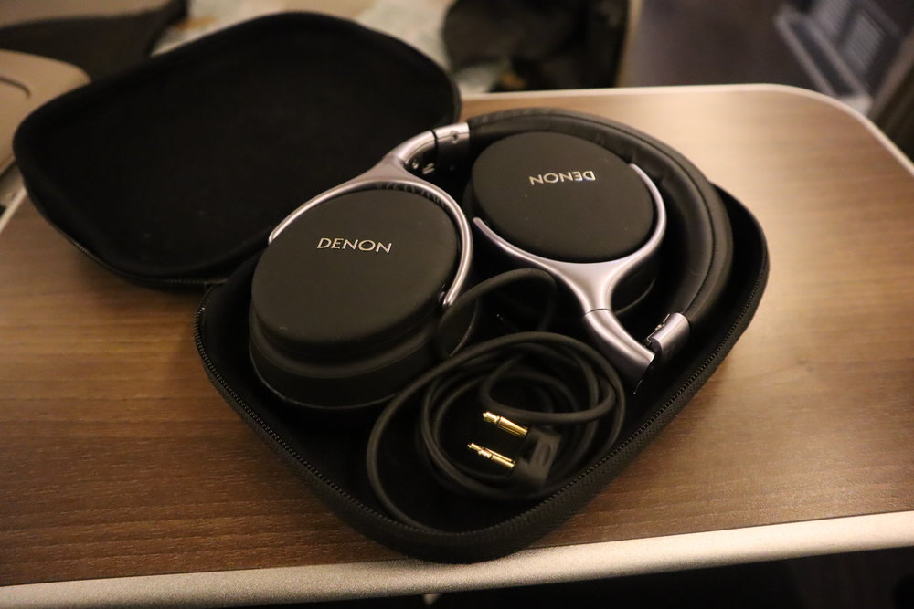 Turkish Airlines 777 business class – Headphones