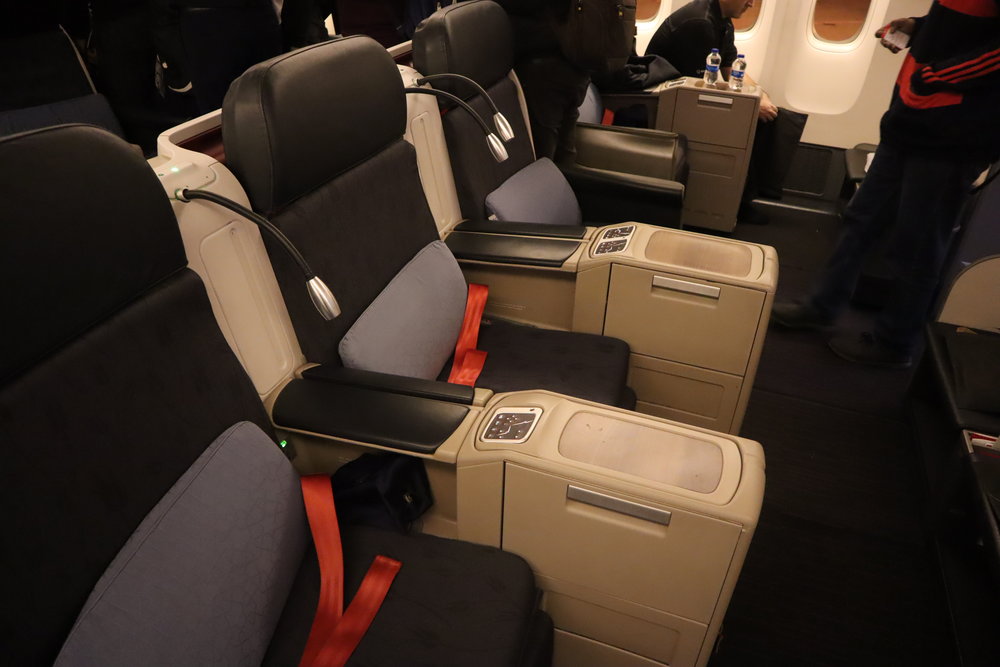 Turkish Airlines 777 business class – Middle seat