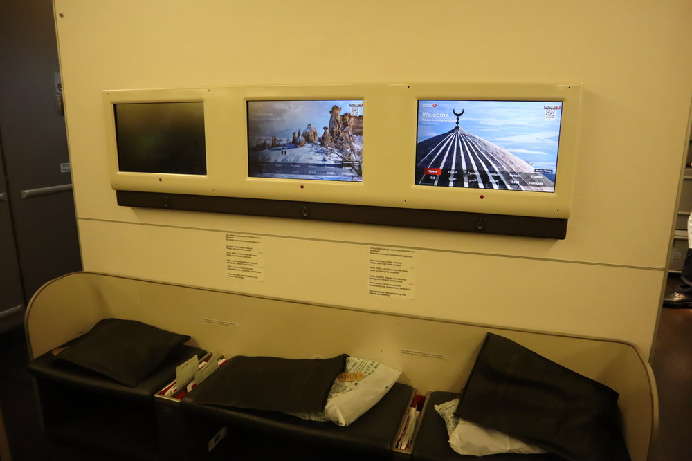 Turkish Airlines 777 business class – Entertainment screens