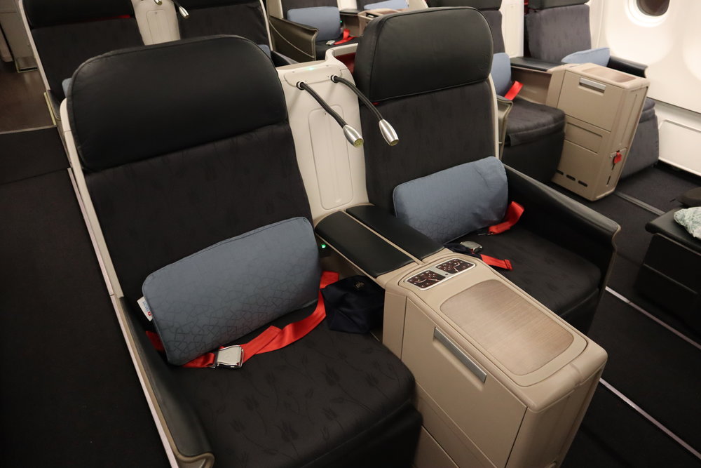 Turkish Airlines A330 business class – Forward-facing seats