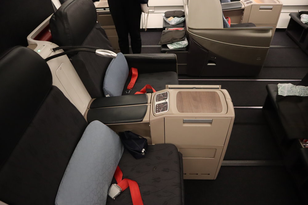 Turkish Airlines A330 business class – Seats 4D and 4E