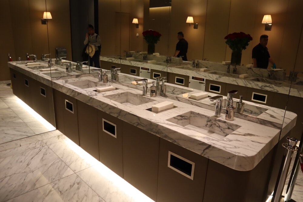 Turkish Airlines Business Lounge Istanbul – Restroom