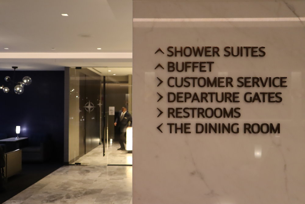 United Polaris Lounge Chicago – Signs