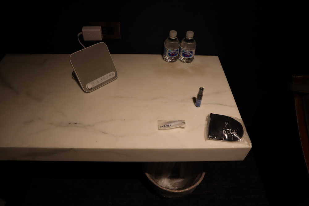 United Polaris Lounge Chicago – Daybed amenities