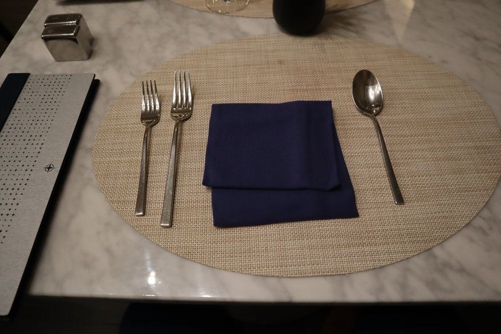 United Polaris Lounge Chicago – Dining Room table