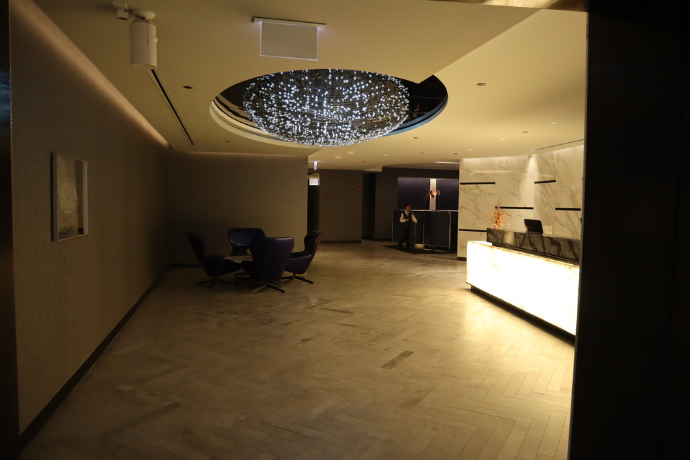 United Polaris Lounge Chicago – Foyer