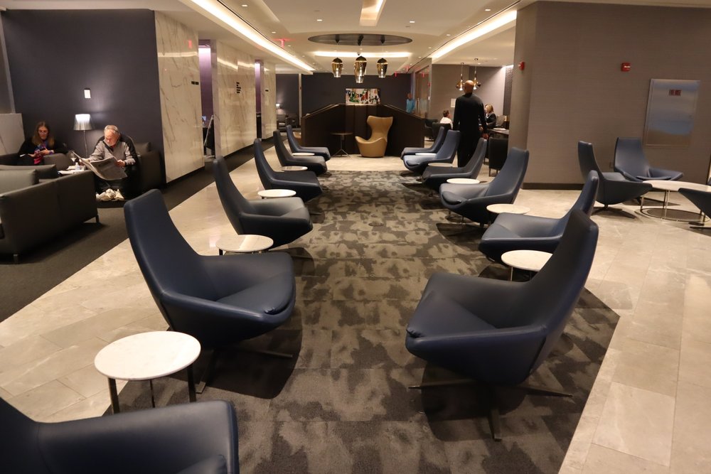 United Polaris Lounge Newark – Seating area