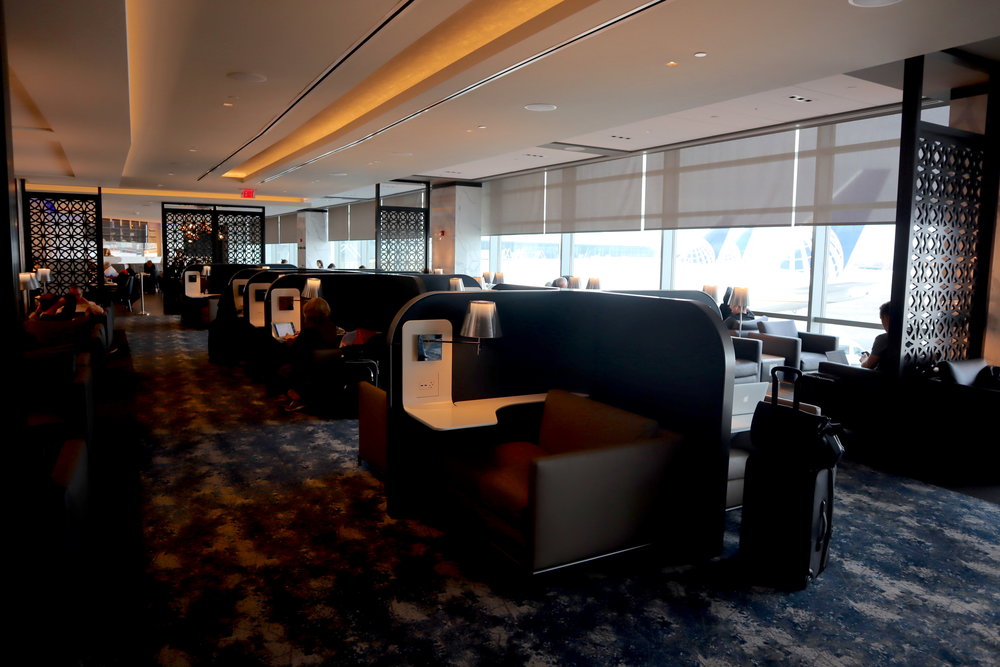 United Polaris Lounge Newark – Seating pods