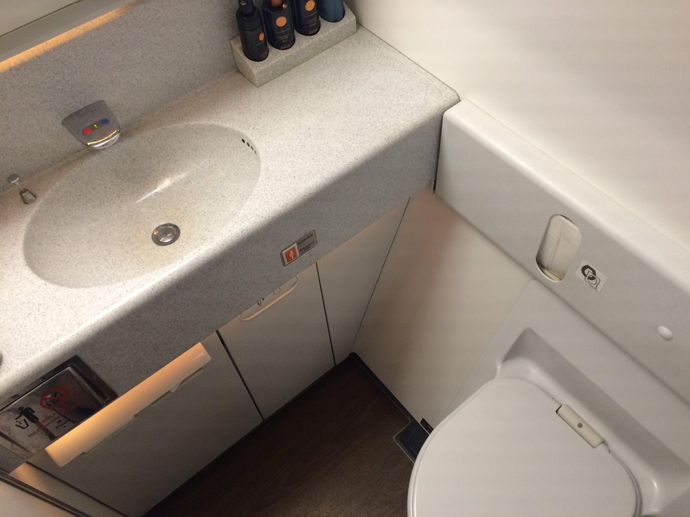 EVA Air business class – Restroom