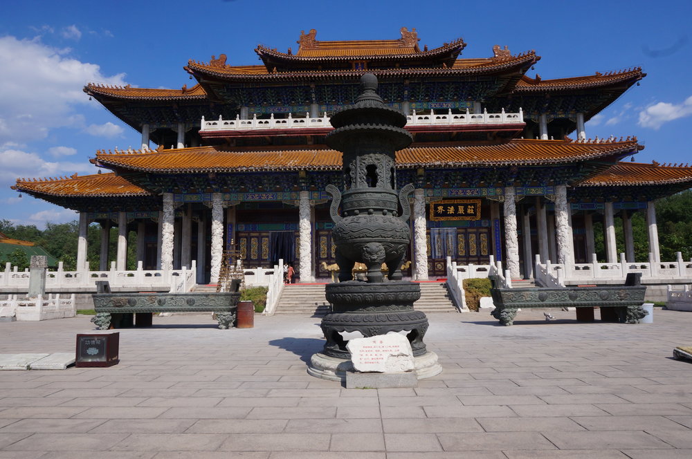 Jade Buddha Palace – Main temple altars