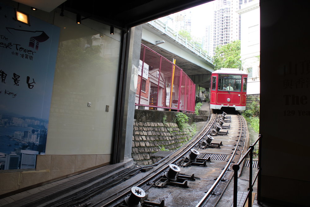 The Peak – Peak Tram approaching the station