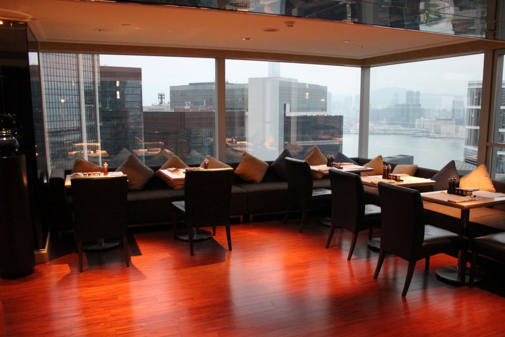 JW Marriott Hong Kong – Executive Lounge upper floor seating