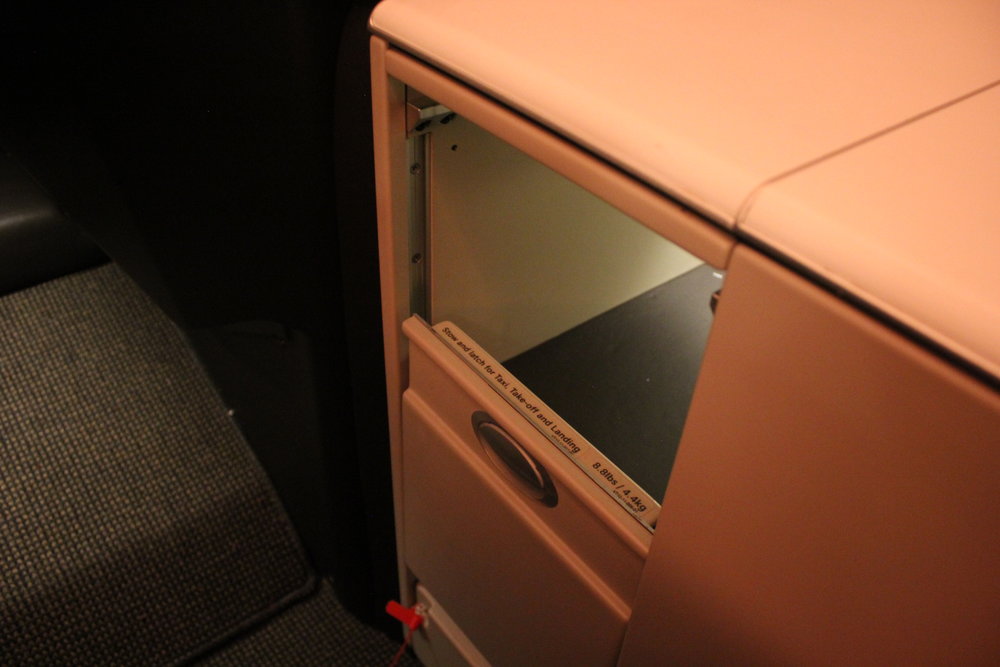 Swiss 777 business class – Storage compartment