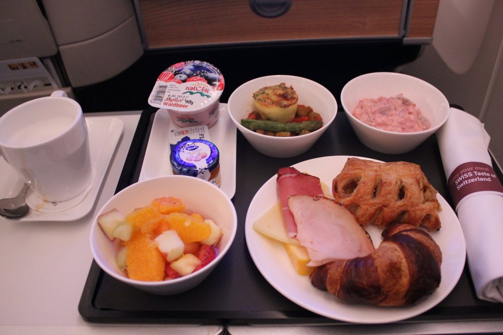 Swiss 777 business class – Breakfast