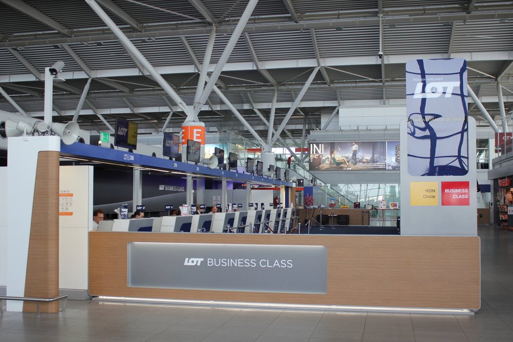 LOT Business Class Check-In Warsaw