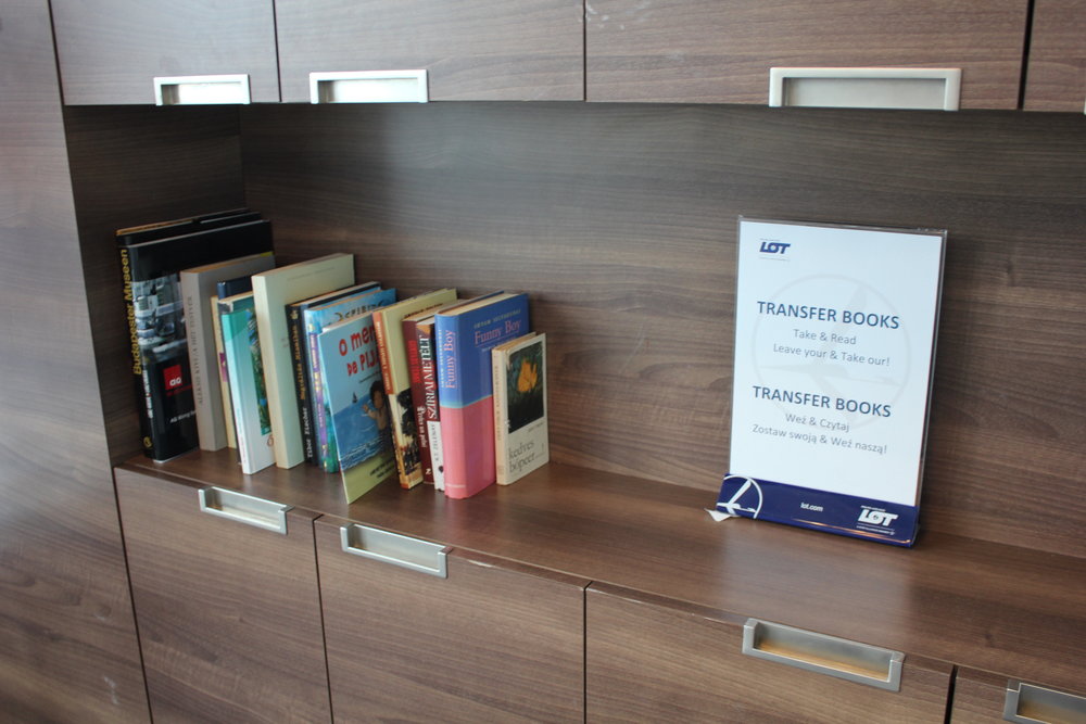 LOT Business Lounge Warsaw – Mini-library