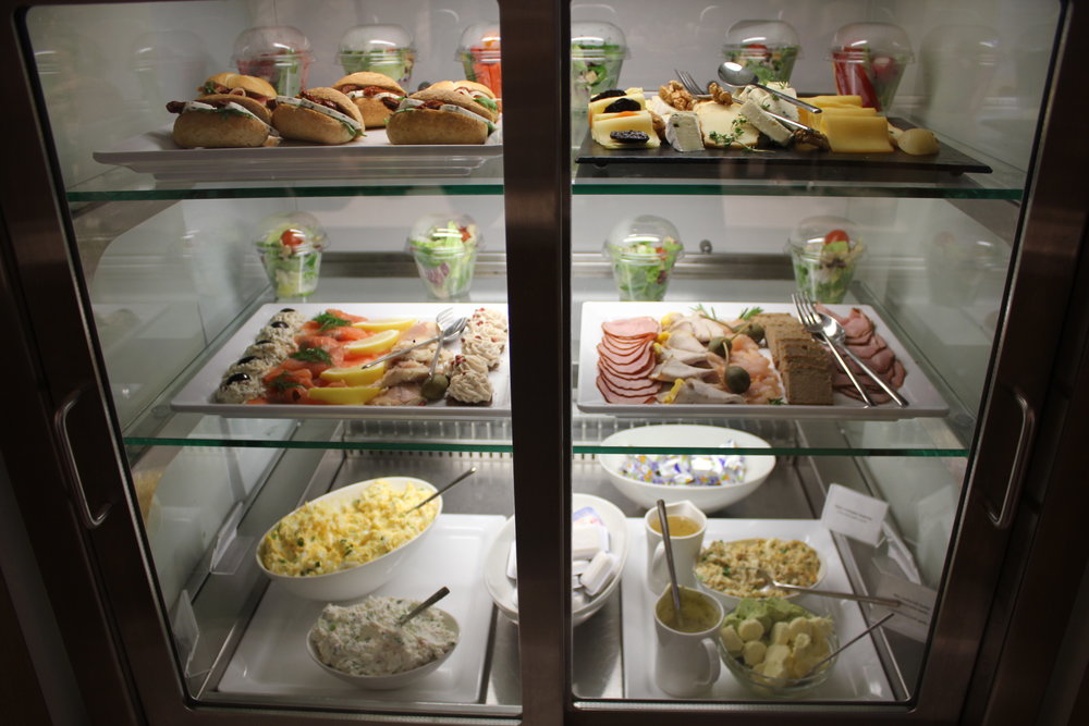 LOT Business Lounge Warsaw – Food spread