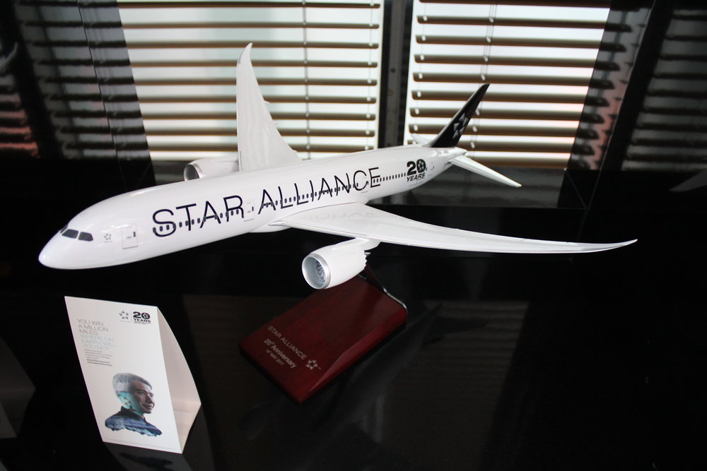 LOT Business Lounge Warsaw – Star Alliance 787 model airplane