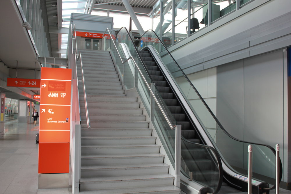 LOT Business Lounge Warsaw – Stairs at entrance