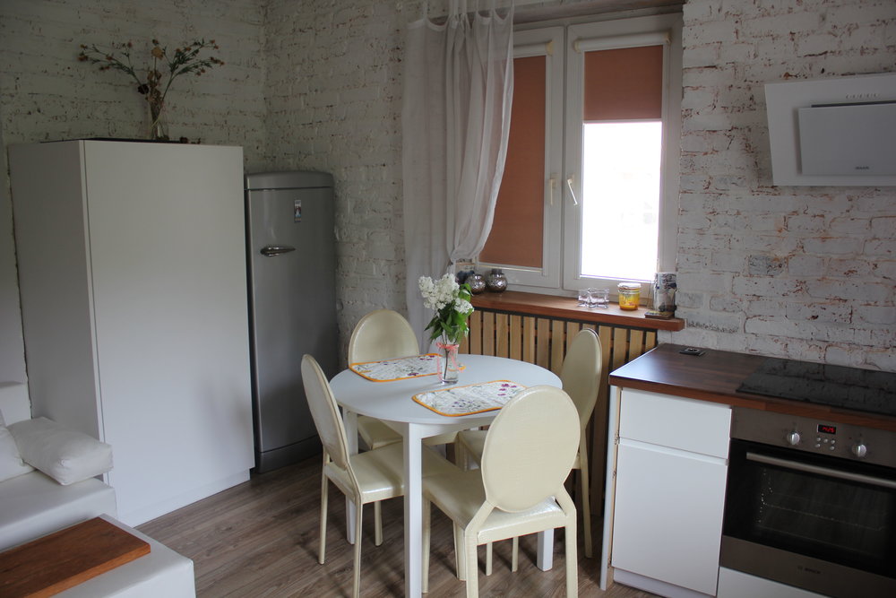 Apartament na Mariensztacie – Dining table