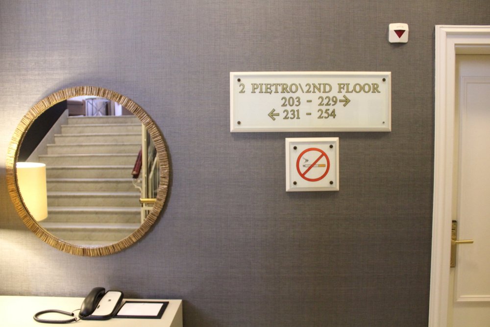 Hotel Bristol Warsaw – Hallway sign