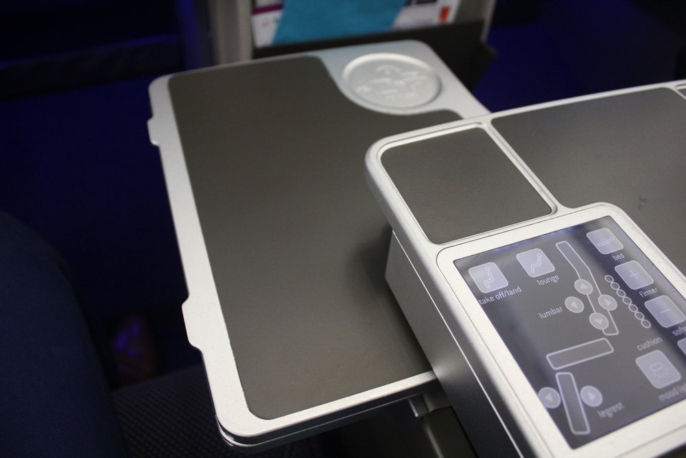 Brussels Airlines business class – Tray table