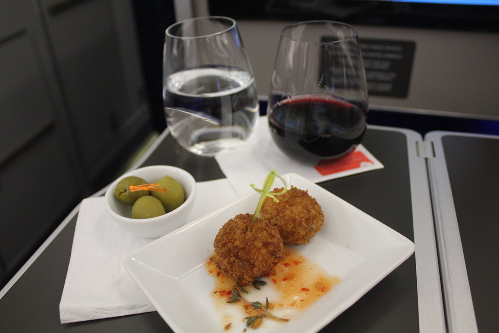 Brussels Airlines business class – Ap éro snack and wine