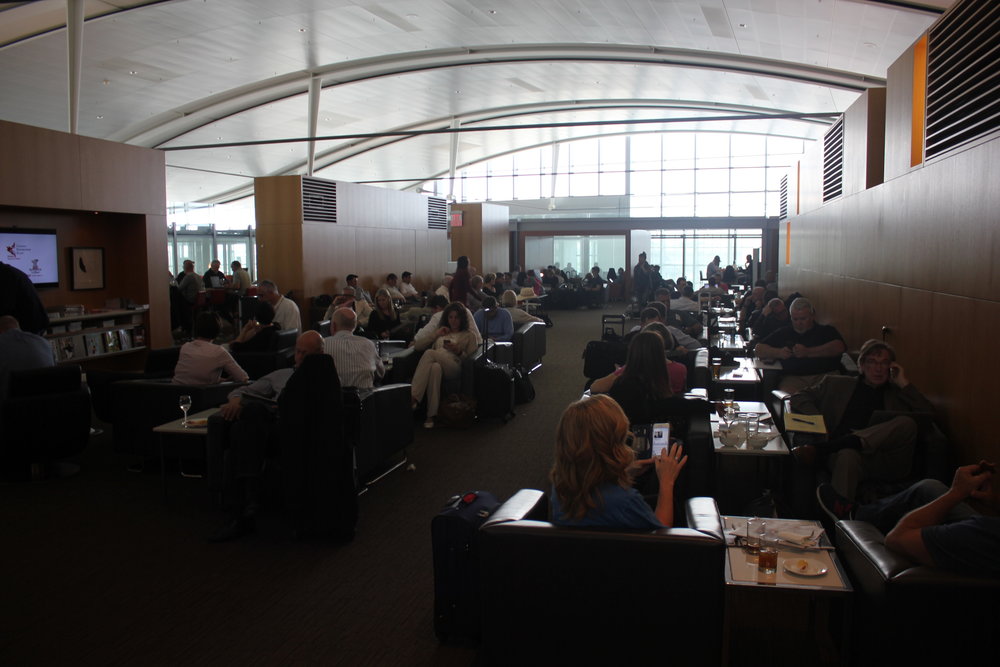 Air Canada Maple Leaf Lounge Toronto (International) – Seating area