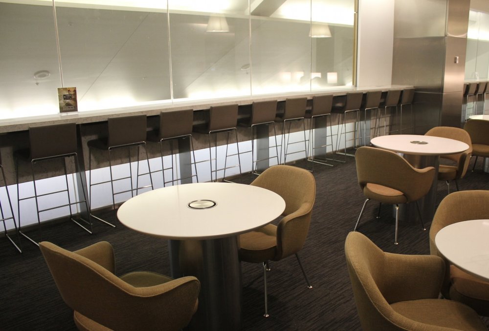 United Club Seattle – Dining area