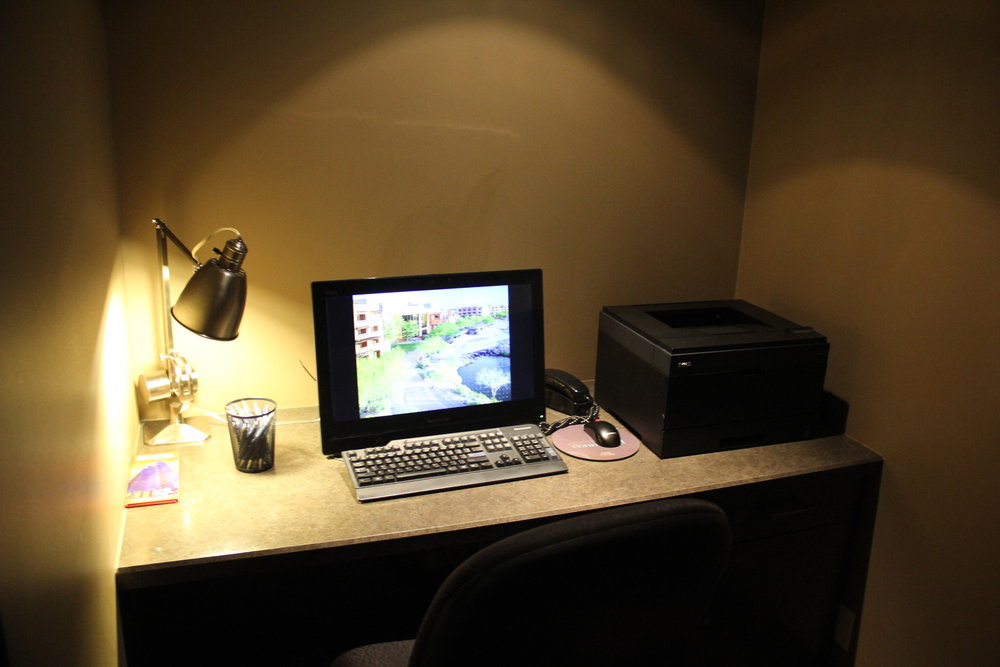 Sheraton Seattle – Sheraton Club Lounge computer workstation