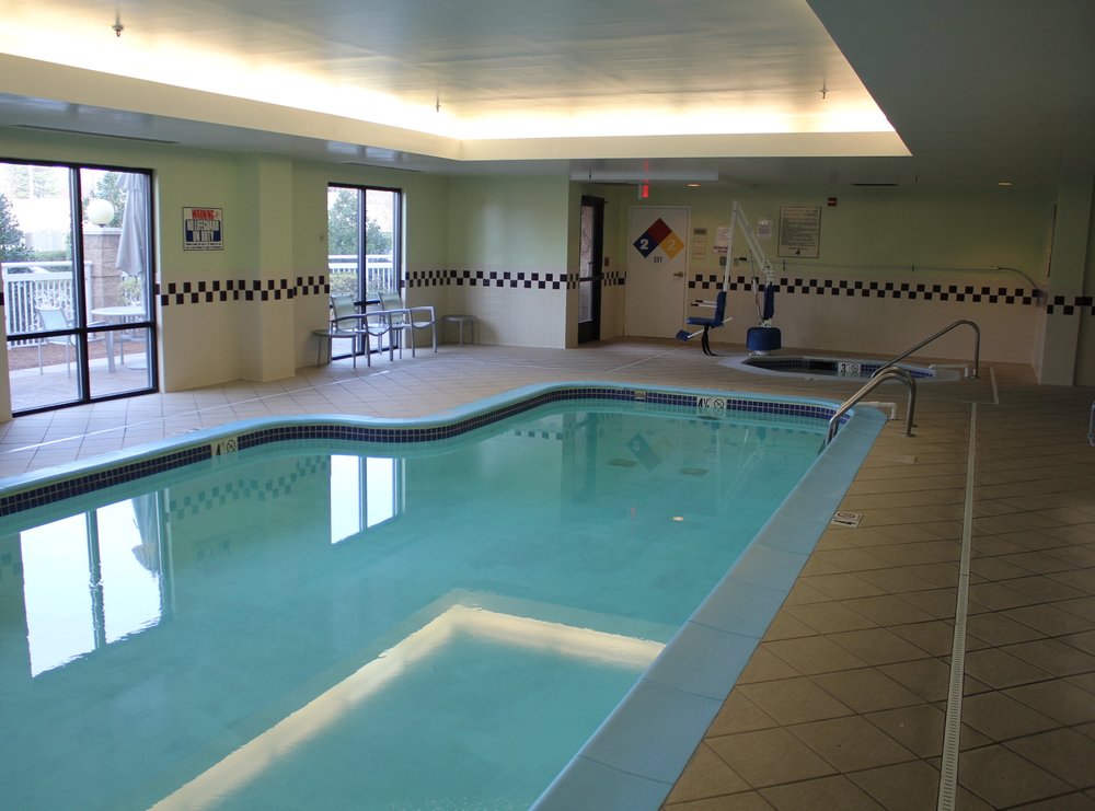 SpringHill Suites Charlotte Airport – Pool and hot tub