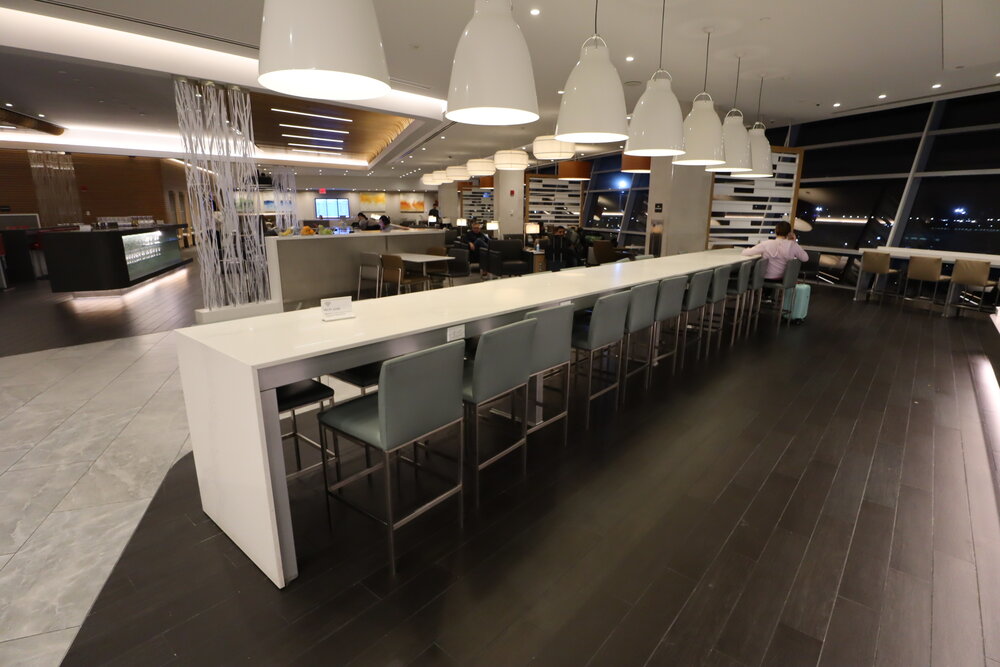 American Airlines Flagship Lounge New York JFK – High-top seating