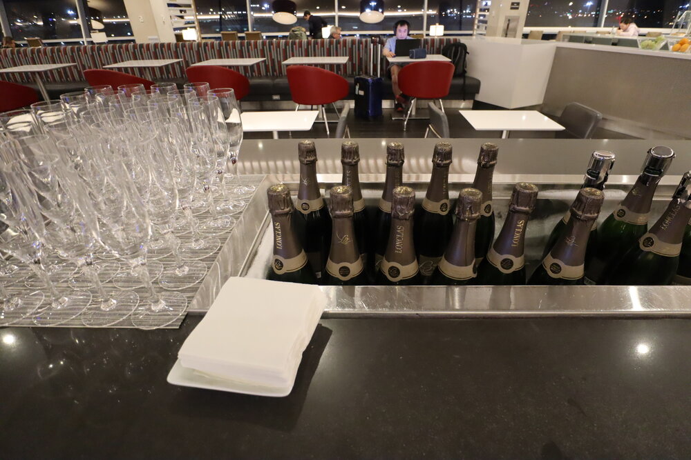 American Airlines Flagship Lounge New York JFK – Champagne selection