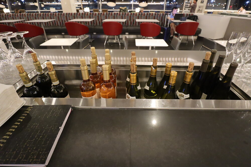 American Airlines Flagship Lounge New York JFK – Wine selection