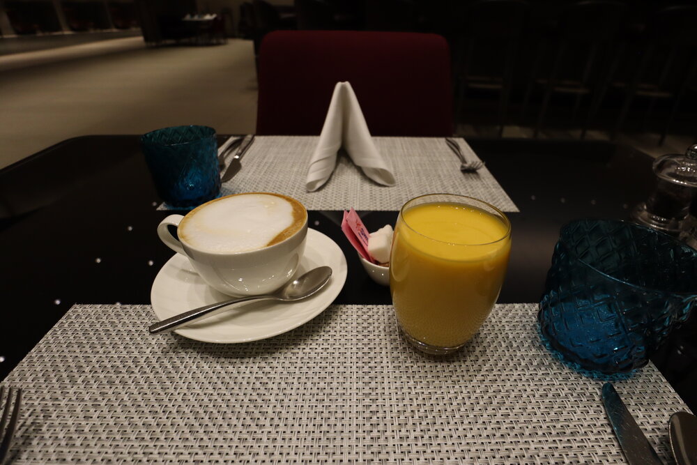 Qatar Airways Al Safwa First Class Lounge Doha – Drinks